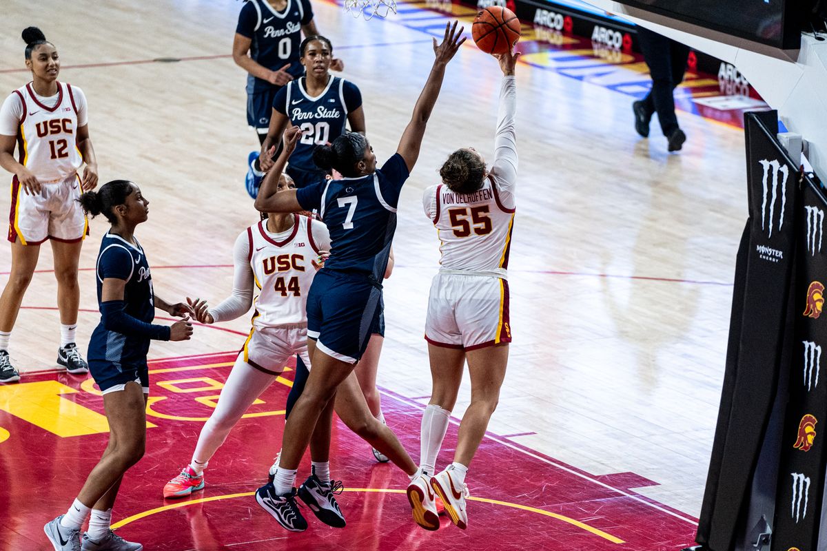 USC G Talia von Oelhoffen (55) scores a reverse layup in a game against Penn State, Sunday January 12, 2025 in Los Angeles, Calif.