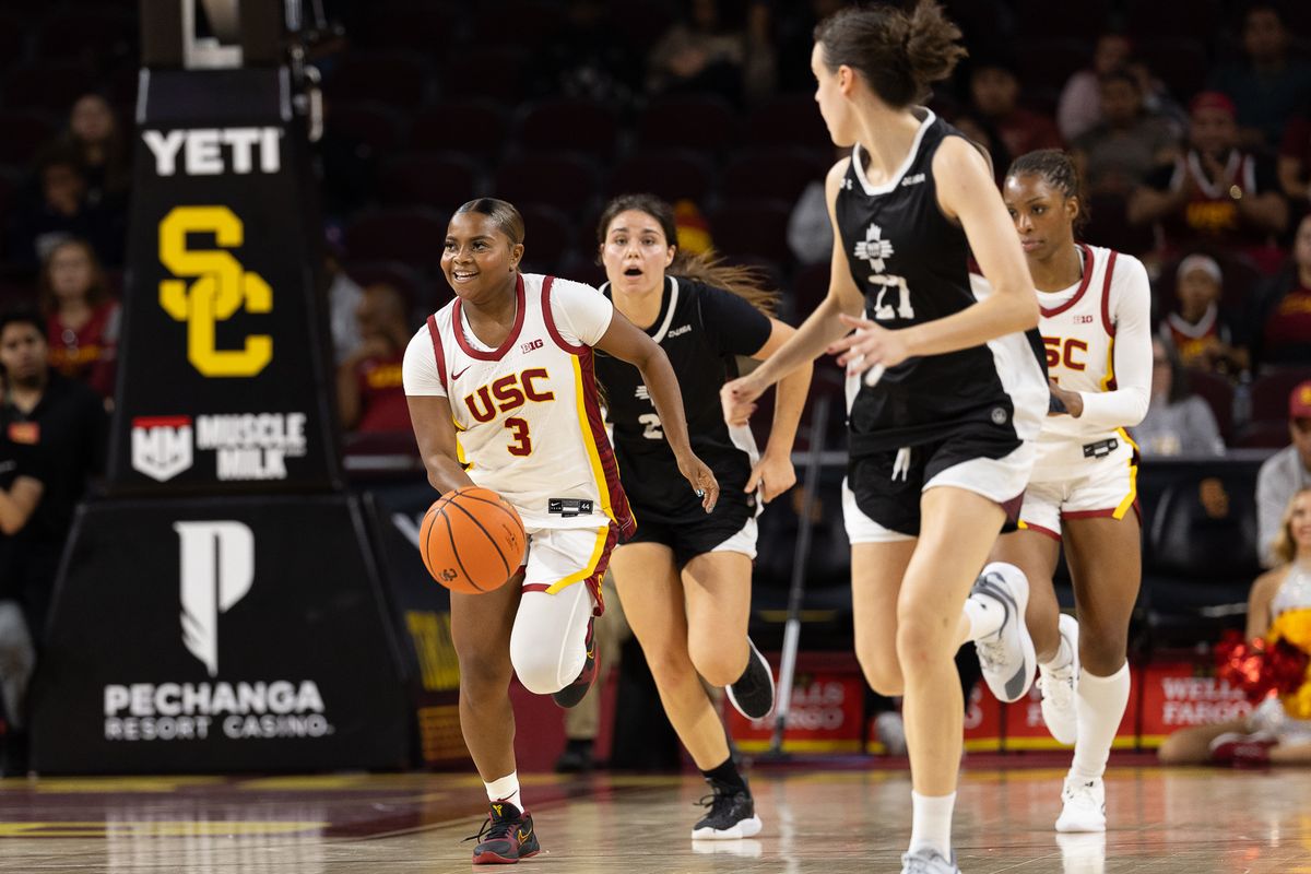 USC Guard Londynn Jones (3) steals the ball during a Big Ten basketball game against the New Mexico, Tuesday November 4, 2025 in Los Angeles, Calif.