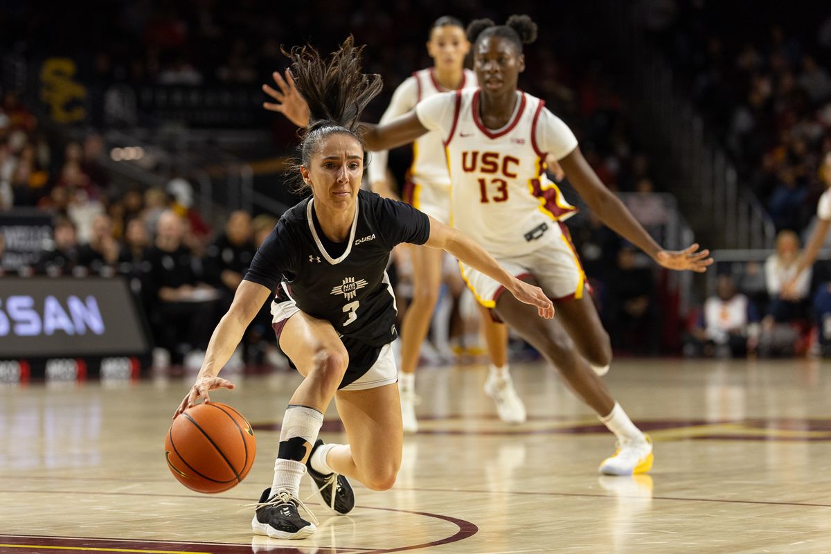 USC Forward Dayana Mendes (13) pressures the ball during a Big Ten basketball game against the New Mexico, Tuesday November 4, 2025 in Los Angeles, Calif.