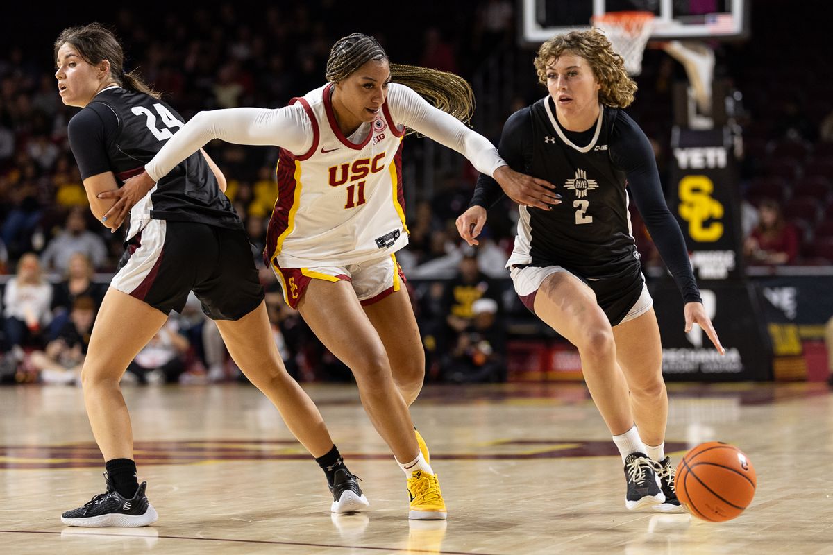 USC Guard Kennedy Smith (11) breaks through a screen during a Big Ten basketball game against the New Mexico, Tuesday November 4, 2025 in Los Angeles, Calif.