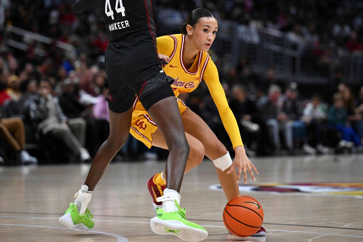 USC guard Jazzy Davidson (9) drives to the basket during an NCAA basketball game against the South Carolina Gamecocks, Saturday November 15th, 2025 in Los Angeles, Calif.