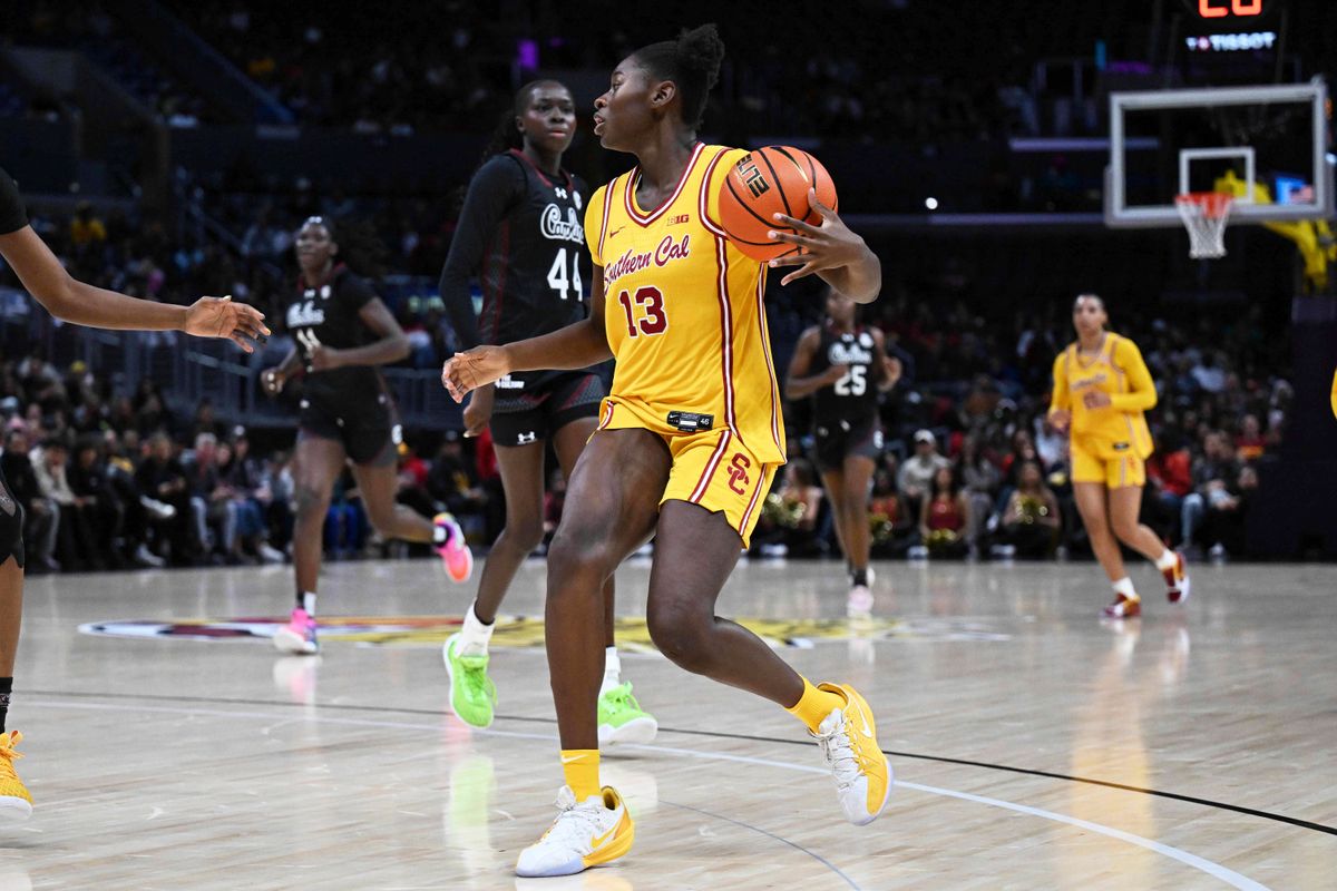 USC guard/forward Dayana Mendes (13) looks to pass during an NCAA basketball game against the South Carolina Gamecocks, Saturday November 15th, 2025 in Los Angeles, Calif.
