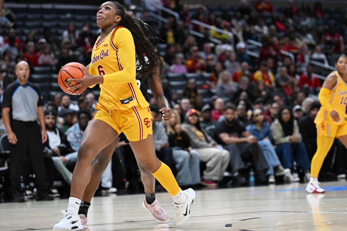 USC forward Laura Williams (6) drives to score during an NCAA basketball game against the South Carolina Gamecocks, Saturday November 15th, 2025 in Los Angeles, Calif.