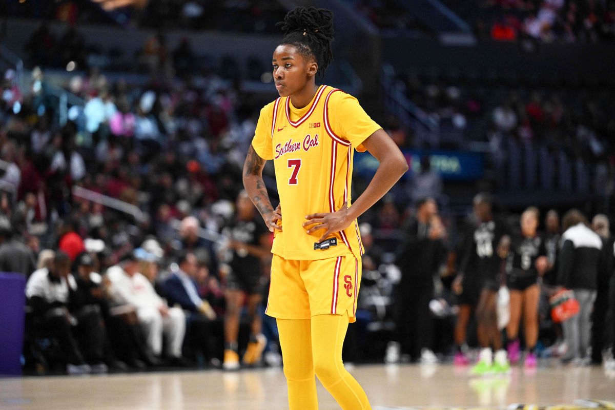 USC forward Yakiya Milton (7) sets for a play during an NCAA basketball game against the South Carolina Gamecocks, Saturday November 15th, 2025 in Los Angeles, Calif.