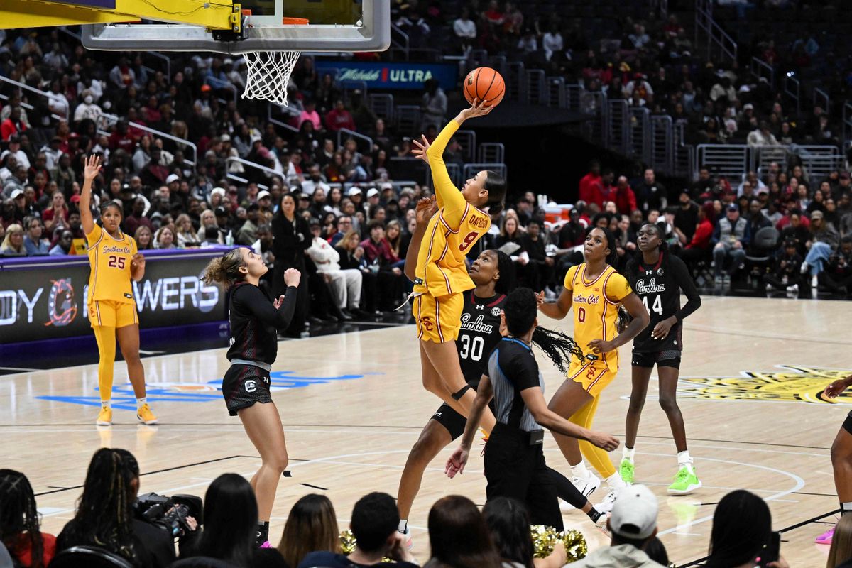 USC guard Jazzy Davidson (9) scores a jump shot during an NCAA basketball game against the South Carolina Gamecocks, Saturday November 15th, 2025 in Los Angeles, Calif.