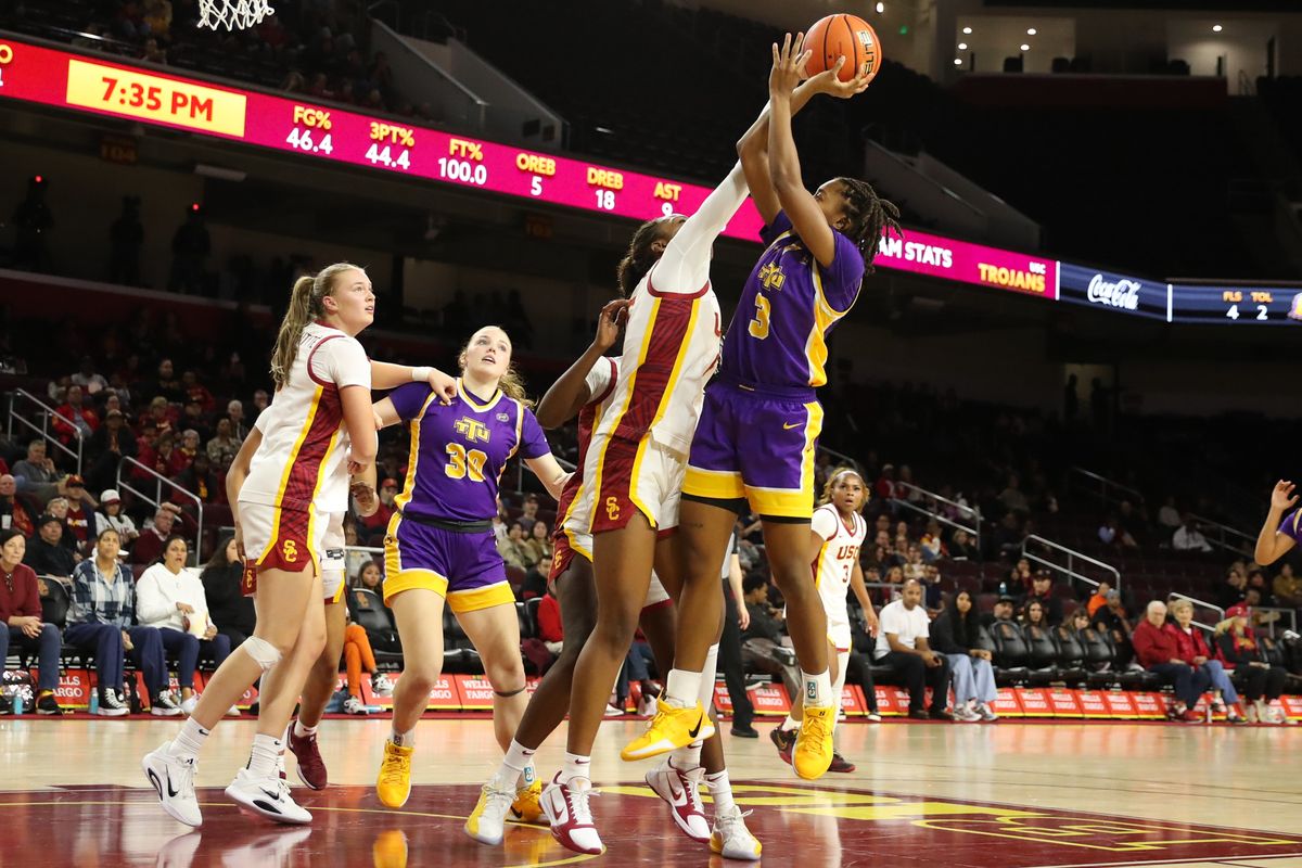 #6 F Laura Williams of USC blocks a shot during during an NCAA basketball game against Tennessee Tech on November 25, 2025 in Los Angeles, CA.