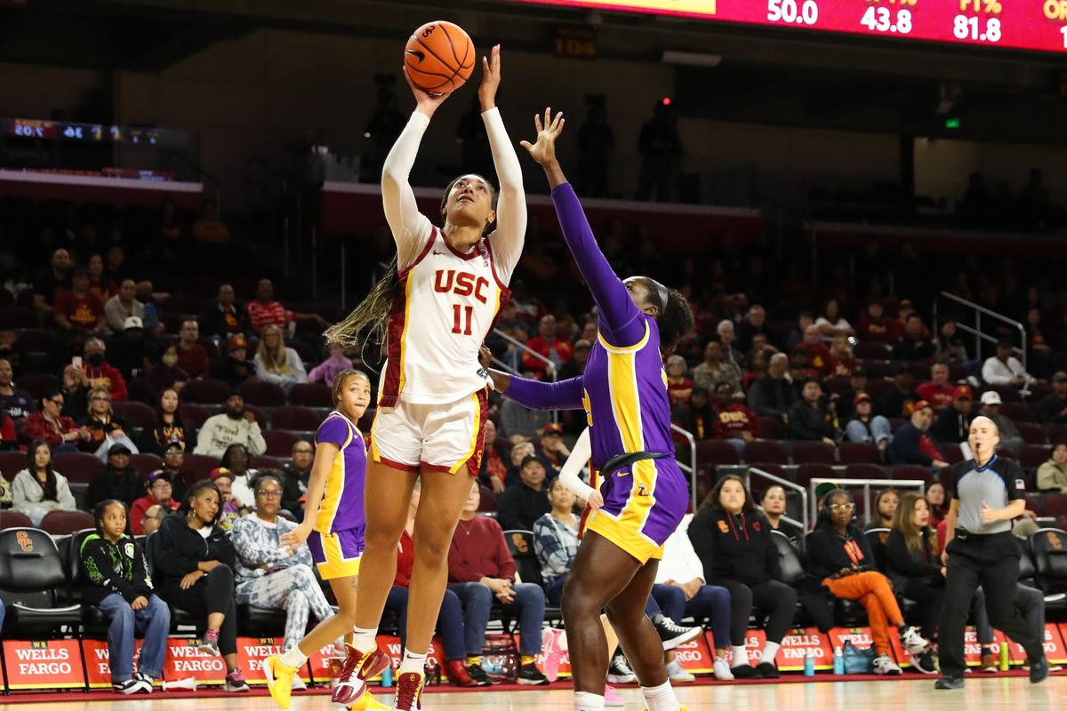 #11 G Kennedy Smith of USC attempts a lay up during an NCAA basketball game against Tennessee Tech on November 25, 2025 in Los Angeles, CA.