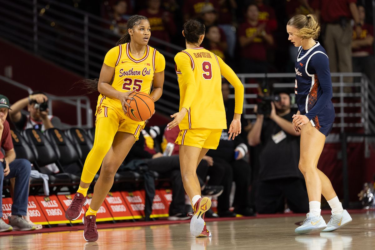 USC guard Kara Dunn (25) dribbles during a Big Ten college basketball game against the Pepperdine Waves, Friday November 28, 2025 in Los Angeles.
