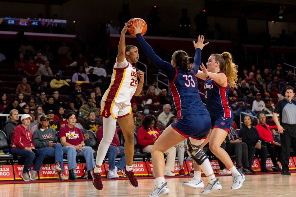 USC guard Kara Dunn (25) finds the open teammate during an NCAA basketball game against St. Mary’s, Tuesday December 2nd, 2025 in Los Angeles, California. 