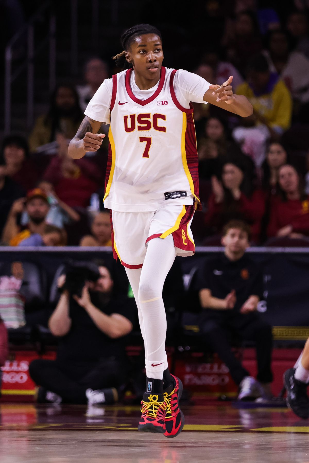 USC Trojans forward Yakiya Milton (7) points to her teammate during the women's college basketball game against the Cal Poly Mustangs, Thursday December 18th, 2025 at Galen Center in Los Angeles, Calif.