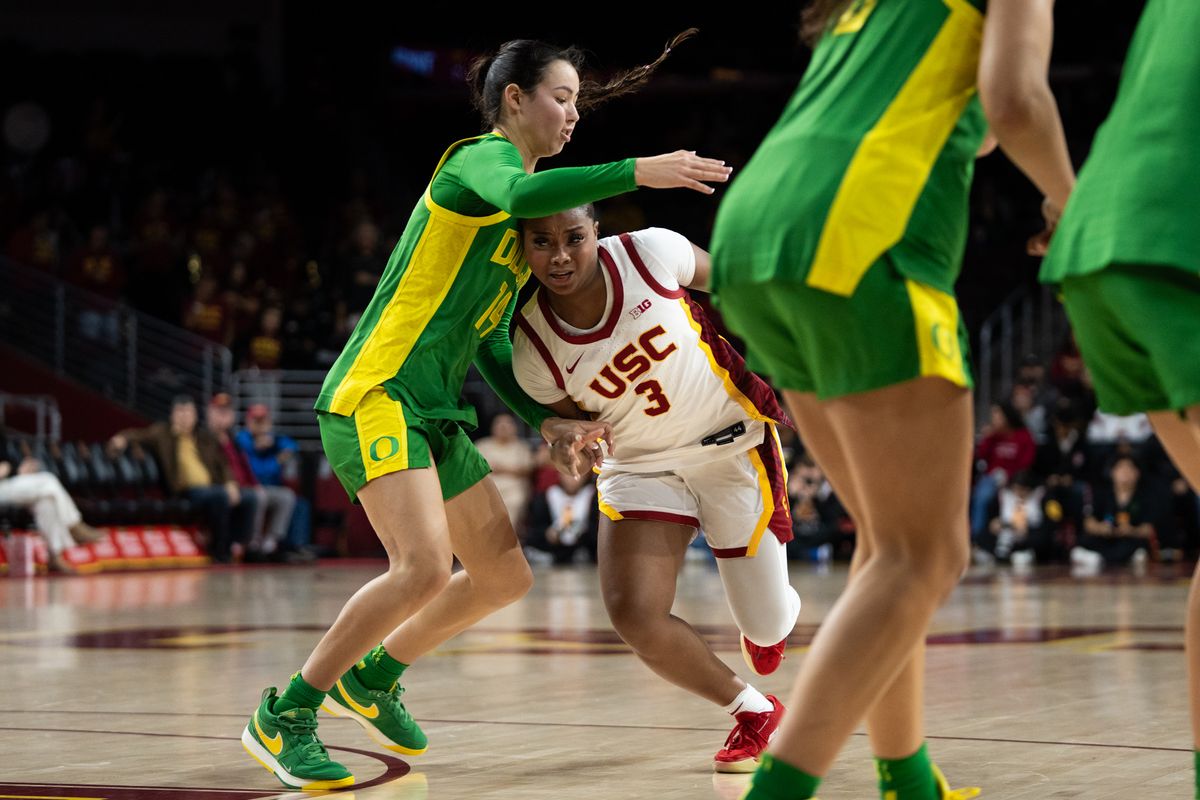 USC Trojans Guard Londynn Jones (3) attacks the defender during a women's college basketball game against the Oregon Ducks, Tuesday January 6th, 2026 at Galen Center in Los Angeles, Calif.