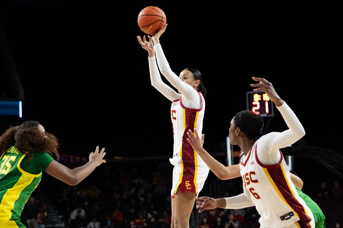 USC Trojans Guard Jazzy Davidson (9) shoots a pull up jumper during a women's college basketball game against the Oregon Ducks, Tuesday January 6th, 2026 at Galen Center in Los Angeles, Calif.