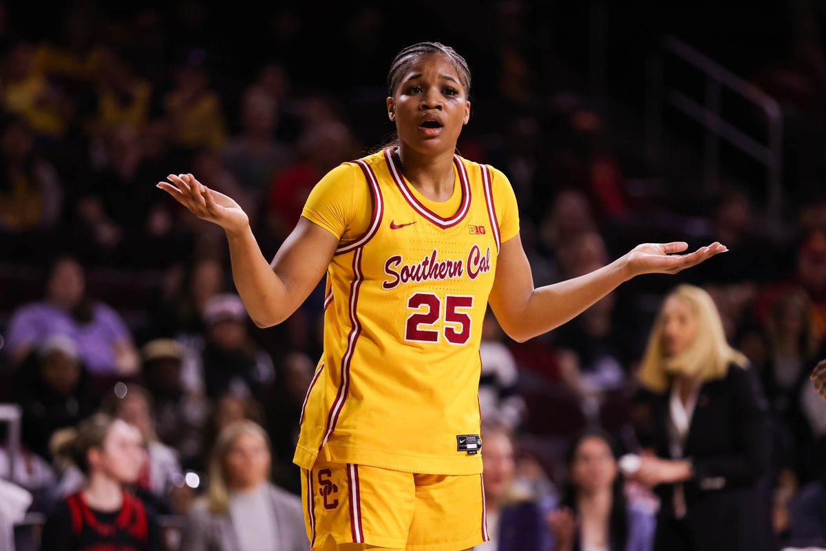USC Trojans guard Kara Dunn (25) reacts during the women's college basketball game against the Maryland Terrapins, Thursday January 15th, 2026 at Galen Center in Los Angeles, Calif.