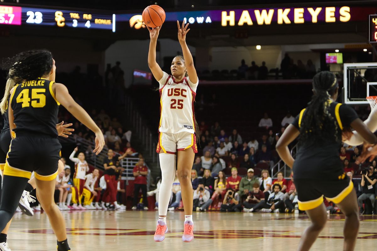 USC guard Kara Dunn (25) shoots the basketball during an NCAA basketball game against the Iowa Hawkeyes on January 29, 2026 in Los Angeles, CA.