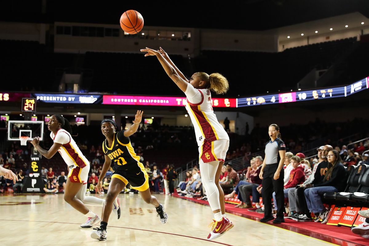 USC guard Londynn Jones (3) shoots a jump shot during an NCAA basketball game against the Iowa Hawkeyes on January 29, 2026 in Los Angeles, CA.