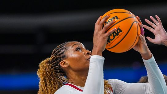 USC women’s paint presence outmatches Fresno State, extend winning streak to five  taken at Galen Center (USC)