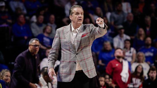 Wooden Award Flashback: John Calipari cements legacy as of the best coaches in college basketball history taken in Los Angeles (Wooden Award)