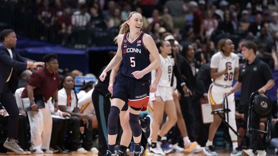 Wooden Award Flashback: Paige Bueckers shows why she was one of the most gifted players in women’s college basketball history taken in Los Angeles (Wooden Award). Photo by Kirby Lee-Imagn Images