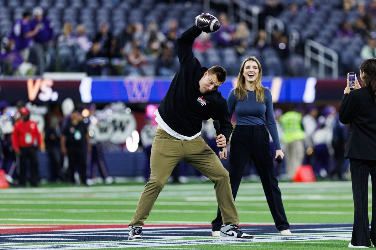 Rob Gronkowski spikes the ball before the LA Bowl with the Washington Huskies against the Boise State Broncos on December 13, 2025 in Los Angeles, California.