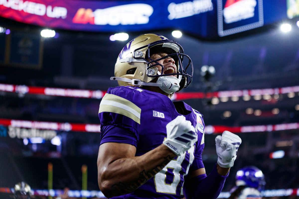 Washington Huskies wide receiver Dezmen Roebuck (81) celebrates after scoring a touchdown during the LA Bowl against the Boise State Broncos on December 13, 2025 in Los Angeles, California.