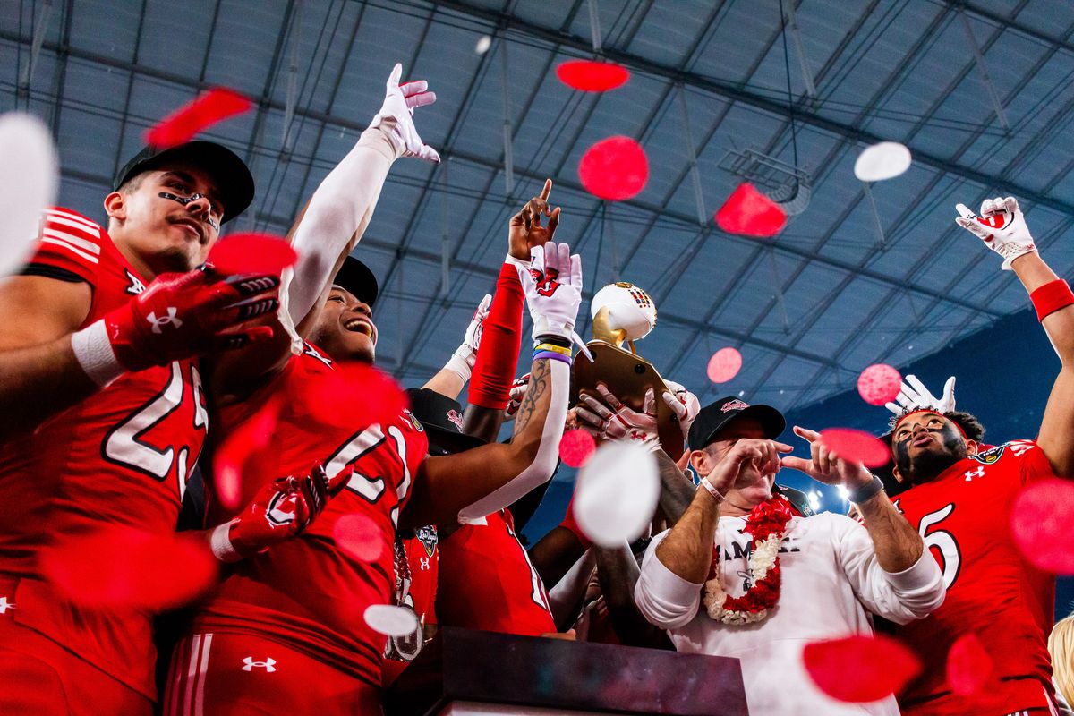  Utah Utes hoist the SRS Distribution Las Vegas bowl trophy after the SRS Distribution Las Vegas Bowl game between the Nebraska Huskers and the Utah Utes, Sunday December 31, 2025 in Las Vegas, Nev.