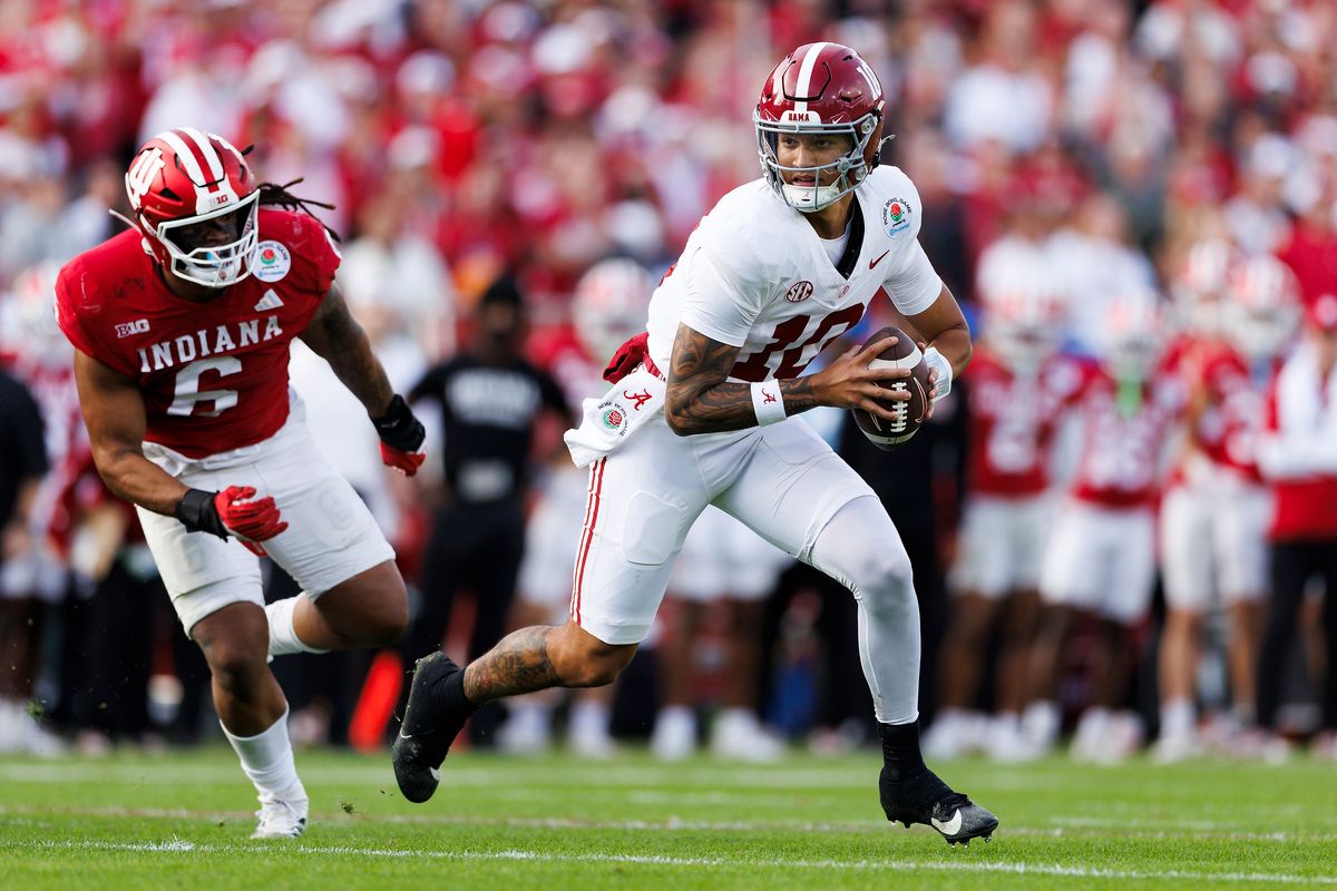 Austin Mack #10 of the Alabama Crimson Tide runs with the ball during the game against the Indiana Hoosiers at Rose Bowl on January 1, 2026 in Pasadena, California. 