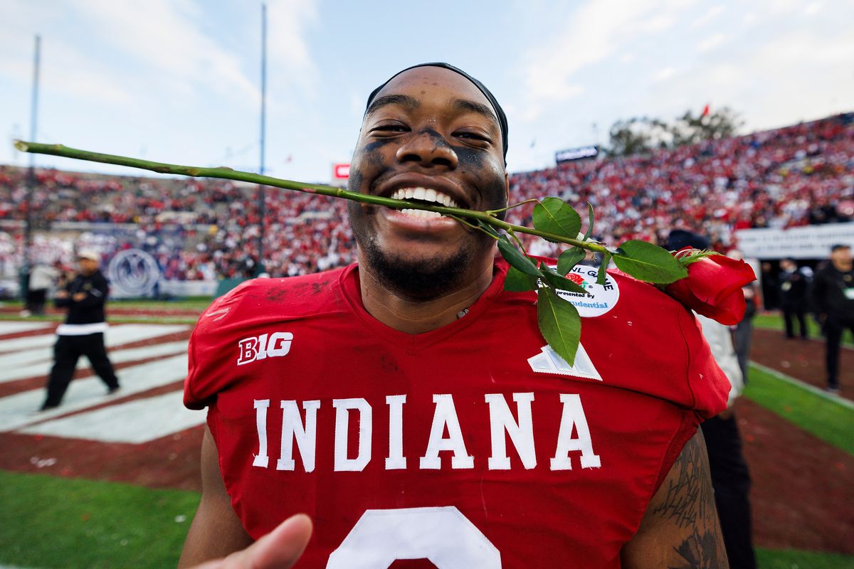 Mikail Kamara #6 of the Indiana Hoosiers celebrates after the game against the Alabama Crimson Tide at Rose Bowl on January 1, 2026 in Pasadena, California. 