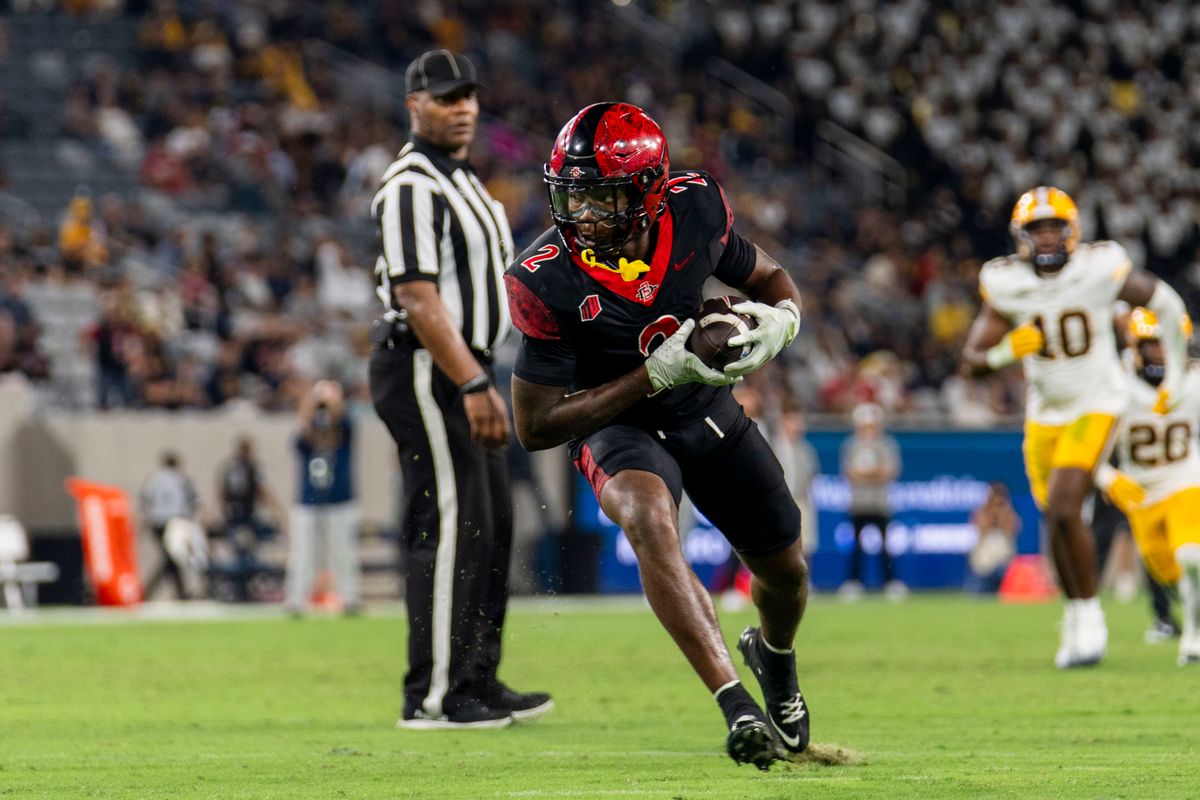 San Diego State Aztecs WR Jordan Napier (2) catches the ball and turns up field during an NCAA football game against the California Golden Bears, Saturday September 20th, 2025 in San Diego, California. San Diego State Aztecs WR Jordan Napier (2) catches the ball and turns up field during an NCAA football game against the California Golden Bears, Saturday September 20th, 2025 in San Diego, California.