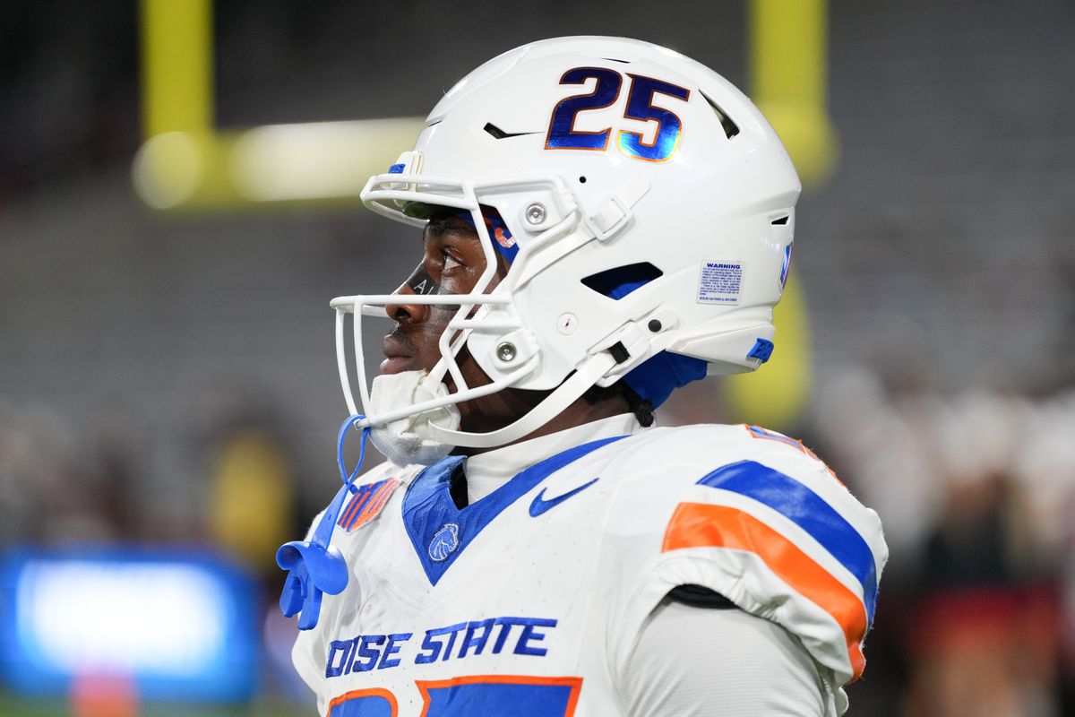 Boise State wide receiver Quinton Brown (25) scans the field before an NCAA football game against SDSU, Saturday November 15, 2025 in San Diego, California.