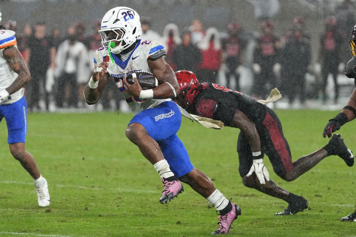Boise State running back Sire Gaines (26) runs up the field during an NCAA football game against SDSU, Saturday November 15, 2025 in San Diego, California.