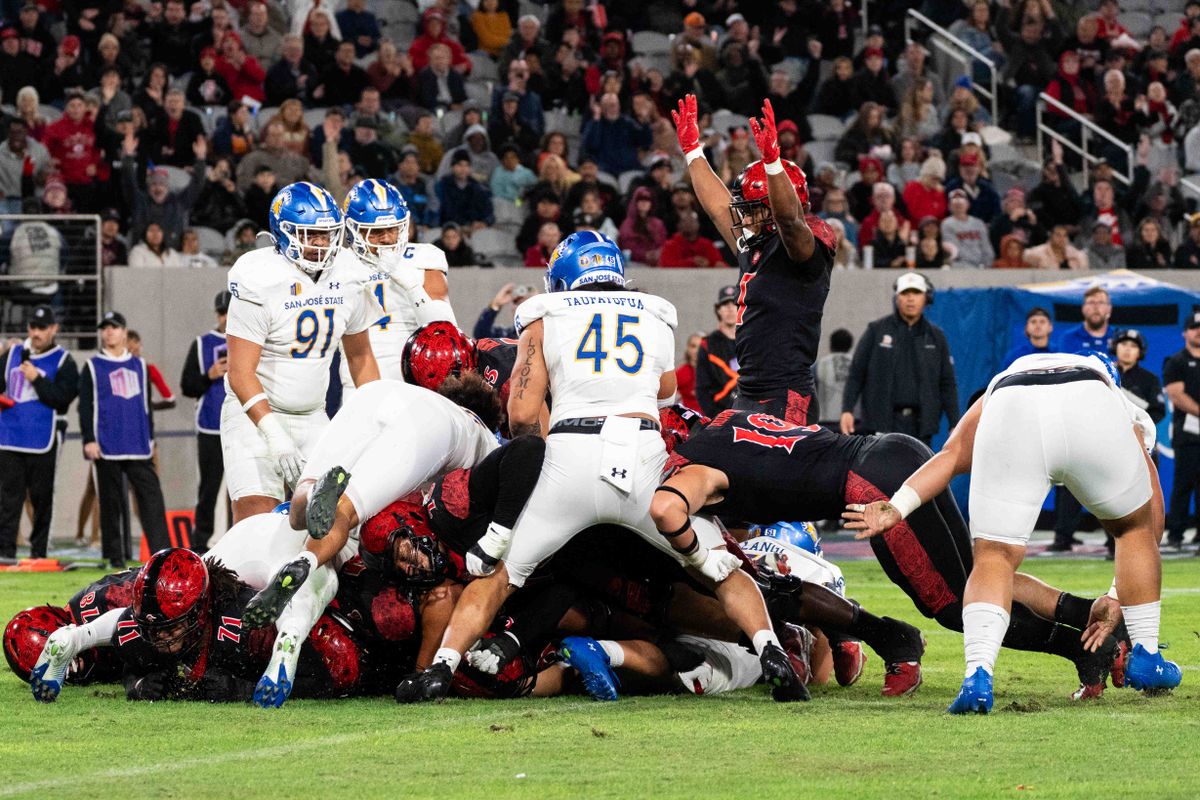 Players react to San Diego State scoring a touchdown during an NCAA Football game between San Jose State and San Diego State, Saturday November 22, 2025 in San Diego, Calif.