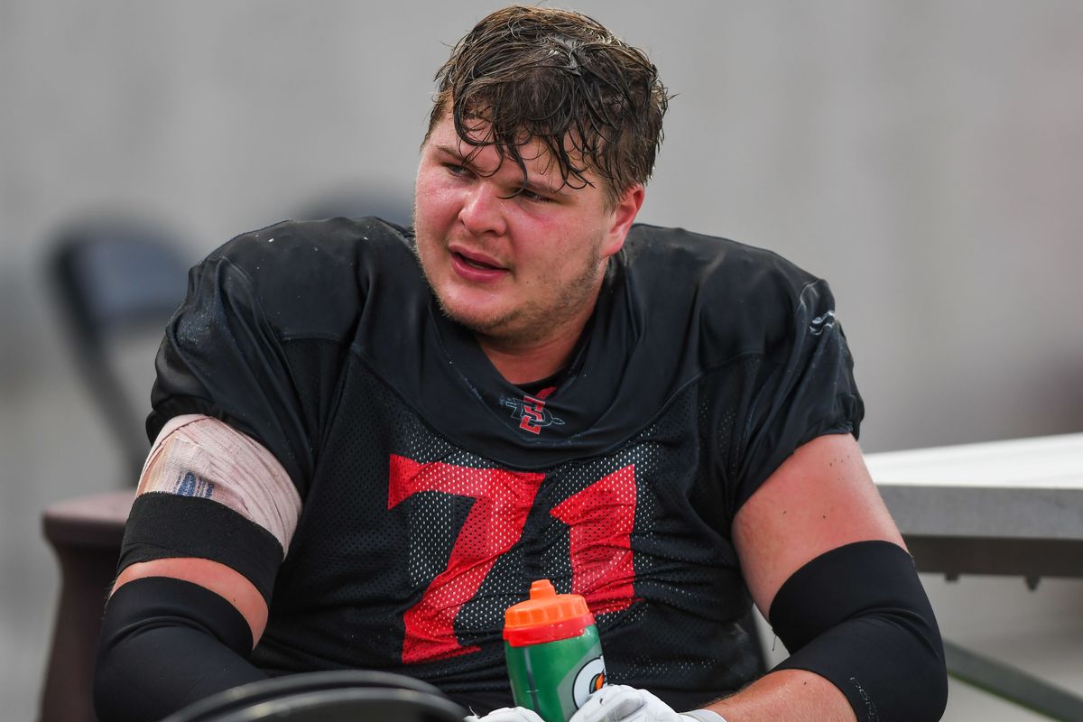 SDSU offensive lineman Evan Lawrence (71) participates in the First scrimmage at Snapdragon Stadium on Saturday August 15, 2026 in San Diego, Calif.. SDSU offensive lineman Evan Lawrence (71) participates in the First scrimmage at Snapdragon Stadium on Saturday August 15, 2026 in San Diego, Calif..