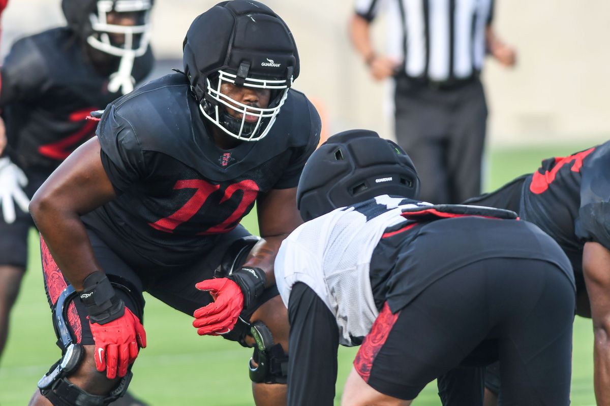 SDSU offensive lineman Dennis Jones (72) participates in the First scrimmage at Snapdragon Stadium on Saturday August 15, 2026 in San Diego, Calif.. SDSU offensive lineman Dennis Jones (72) participates in the First scrimmage at Snapdragon Stadium on Saturday August 15, 2026 in San Diego, Calif..