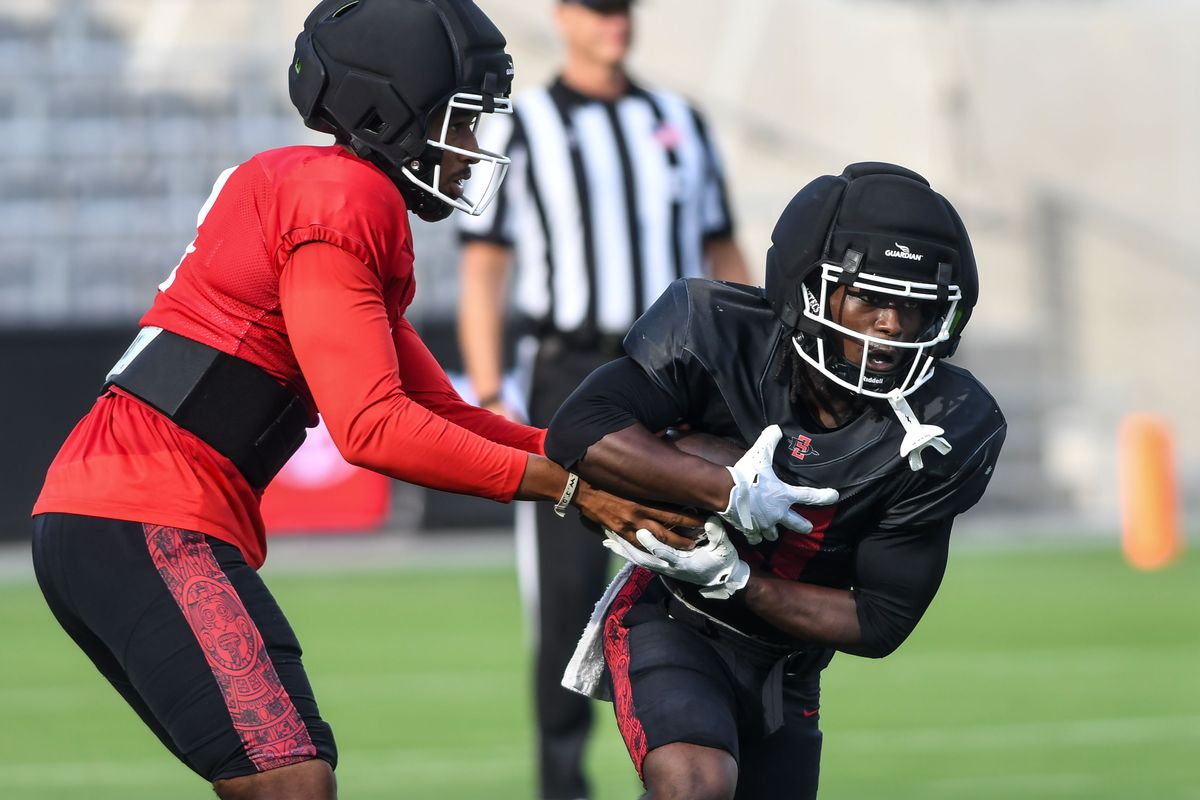 SDSU running back Javion Kinnard (21) participates in the First scrimmage at Snapdragon Stadium on Saturday August 15, 2026 in San Diego, Calif.. SDSU running back Javion Kinnard (21) participates in the First scrimmage at Snapdragon Stadium on Saturday August 15, 2026 in San Diego, Calif..