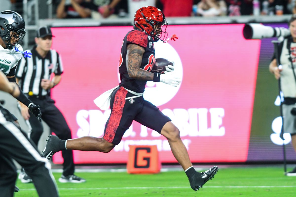 SDSU  wide receiver Justius Lowe (85&nbsp;) catches a touchdown pass during an NCAA football  game against Portland State Saturday September 5, 2026 in  San Diego, Calif.