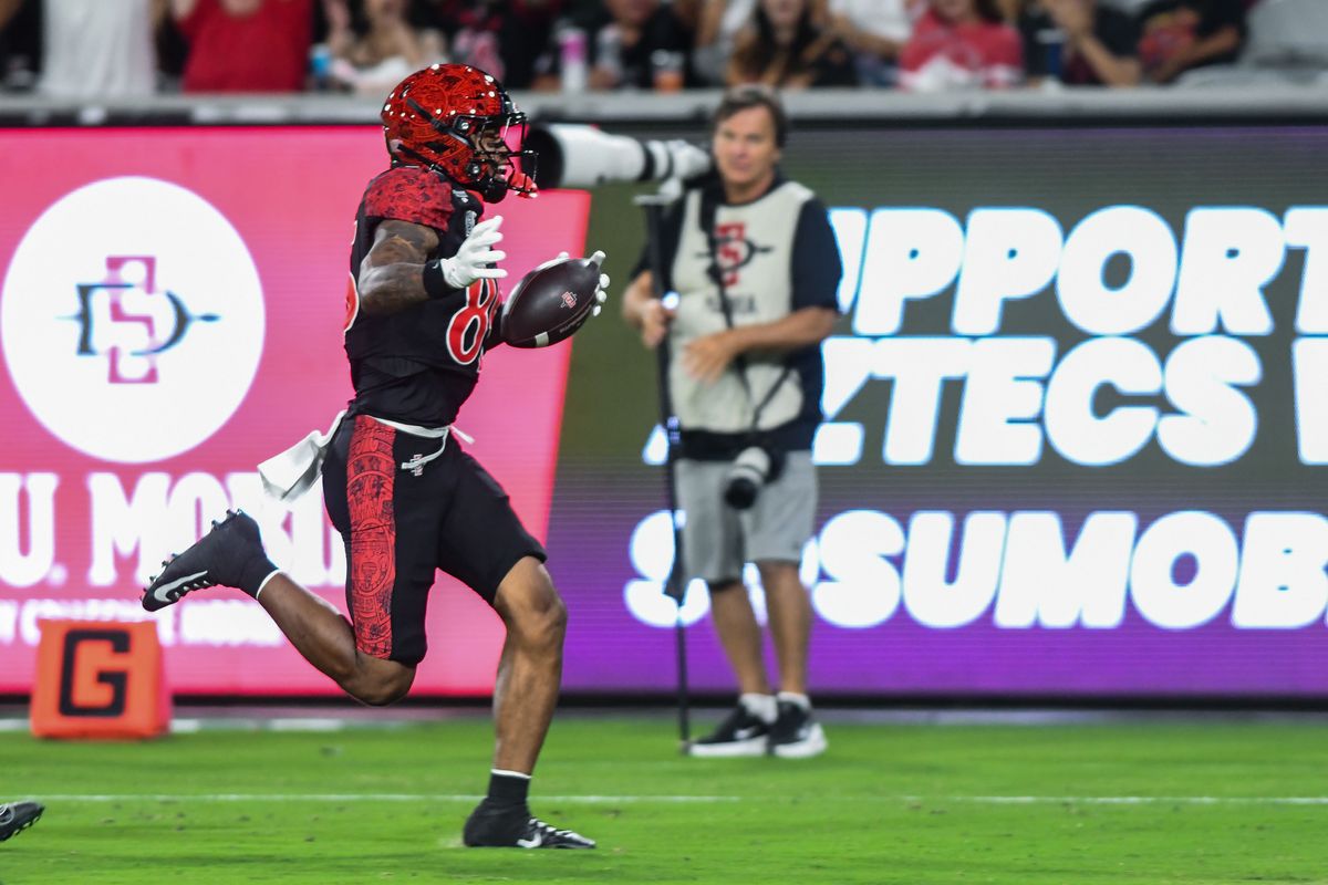 SDSU  wide receiver Justius Lowe (85&nbsp;) catches a touchdown pass during an NCAA football  game against Portland State Saturday September 5, 2026 in  San Diego, Calif.