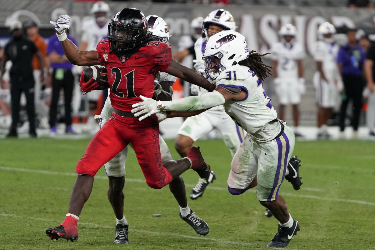 San Diego State University running back Javion Kinnard (21) runs up the field during an NCAA football game against James Madison University, Saturday September 19, 2026 in San Diego, California.