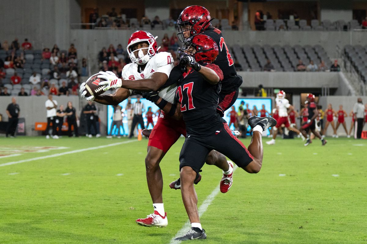 Fresno State wide receiver Ezekiel Avit (0) catches the ball during a PAC-12 football game against San Diego State University, Saturday October 17, 2026 in San Diego, California. Fresno State wide receiver Ezekiel Avit (0) catches the ball during a PAC-12 football game against San Diego State University, Saturday October 17, 2026 in San Diego, California.