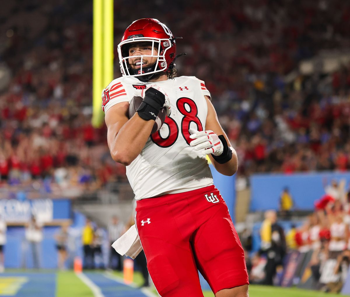 #88 Dallen Bentley of the Utah Utes celebrates a touchdown catch during an NCAA football game against UCLA, Saturday August 30, 2025 in Pasadena, CA. #88 Dallen Bentley of the Utah Utes celebrates a touchdown catch during an NCAA football game against UCLA, Saturday August 30, 2025 in Pasadena, CA.