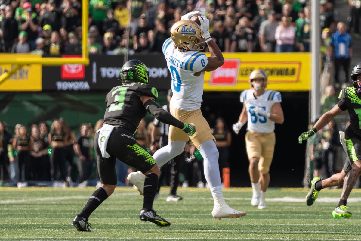 UCLA Bruins WR Leland Smith (0) catches a pass in the middle of the field during a game against the Oregon Ducks at Autzen Stadium on October 10, 2026 in Eugene, Oregon. UCLA Bruins WR Leland Smith (0) catches a pass in the middle of the field during a game against the Oregon Ducks at Autzen Stadium on October 10, 2026 in Eugene, Oregon.