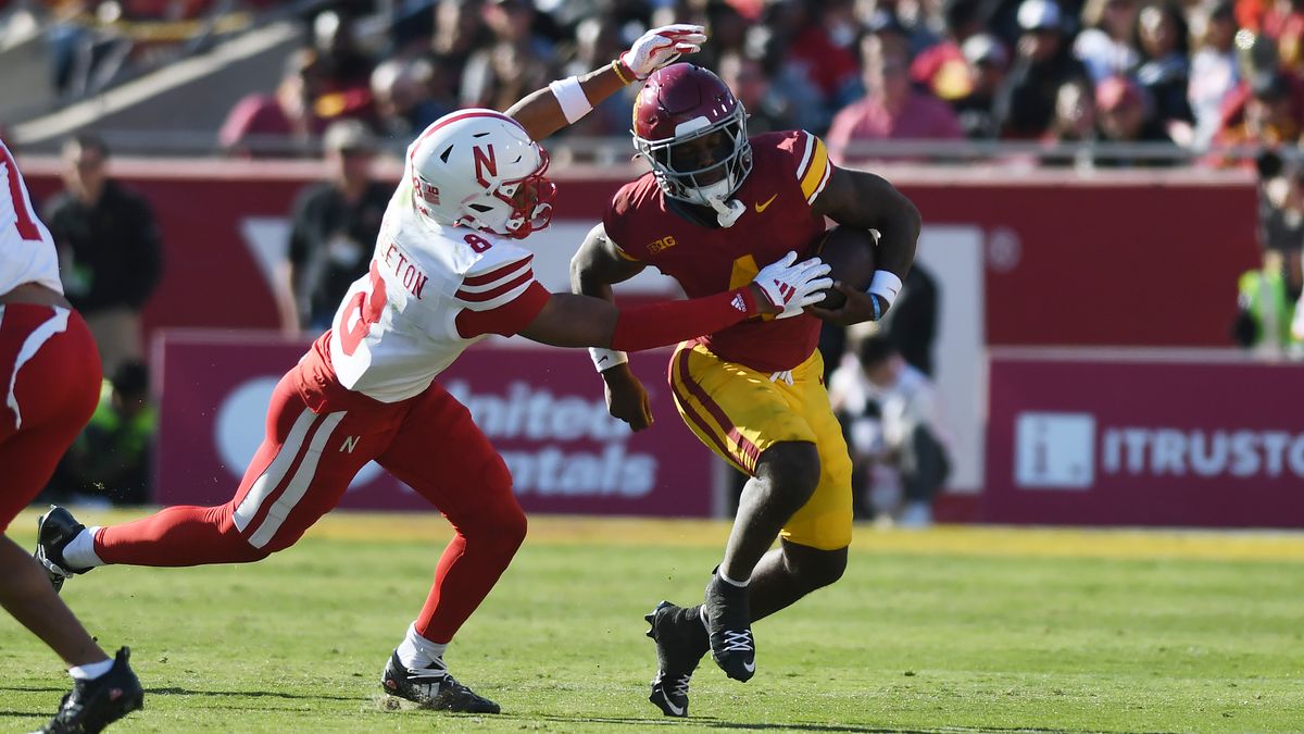 Southern California running back Woody Marks (4) runs during the second half of a game against the Nebraska Cornhuskers, Saturday, November 16, 2024 at the Coliseum in Los Angeles, Calif. Southern California running back Woody Marks (4) runs during the second half of a game against the Nebraska Cornhuskers, Saturday, November 16, 2024 at the Coliseum in Los Angeles, Calif.