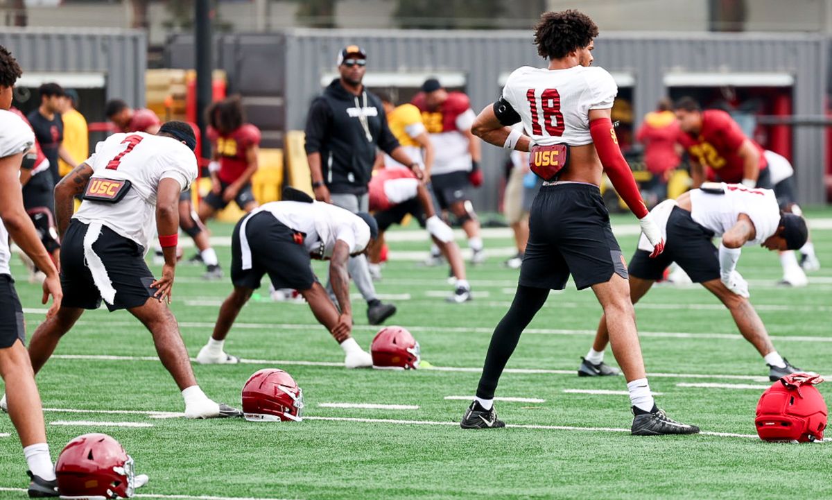 USC Linebacker Eric Gentry (18) stretches during fall practice, Friday August 1, 2025 in Los Angeles. USC Linebacker Eric Gentry (18) stretches during fall practice, Friday August 1, 2025 in Los Angeles.