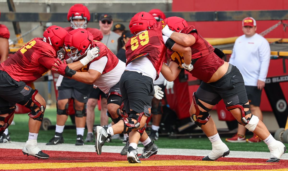 USC Offensive Lineman Micah Banuelos (59) defends during fall practice, Friday August 1, 2025 in Los Angeles. USC Offensive Lineman Micah Banuelos (59) defends during fall practice, Friday August 1, 2025 in Los Angeles.