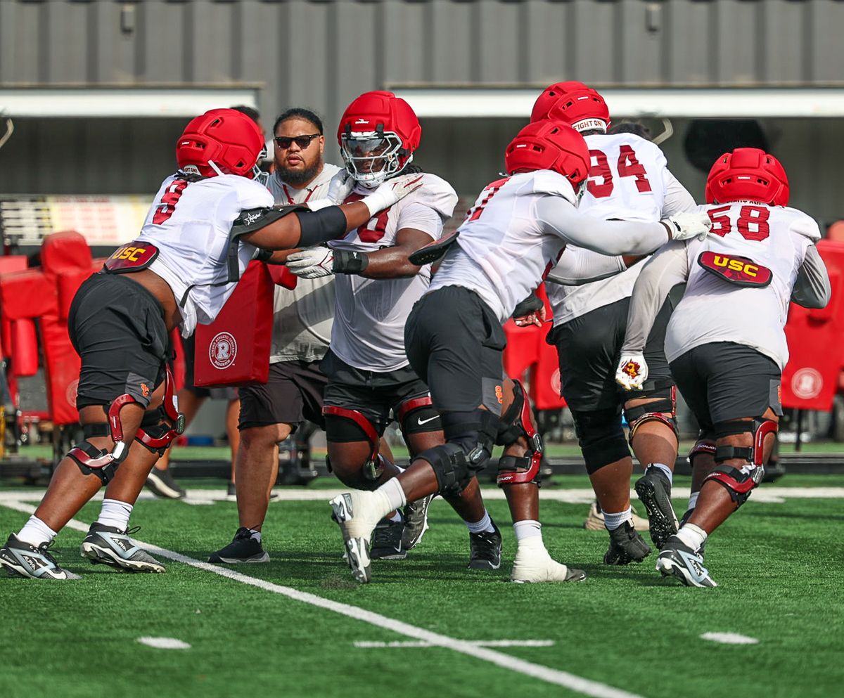 USC Defensive Tackle Kash Amos (58) breaks away during fall practice, Friday August 1, 2025 in Los Angeles. USC Defensive Tackle Kash Amos (58) breaks away during fall practice, Friday August 1, 2025 in Los Angeles.