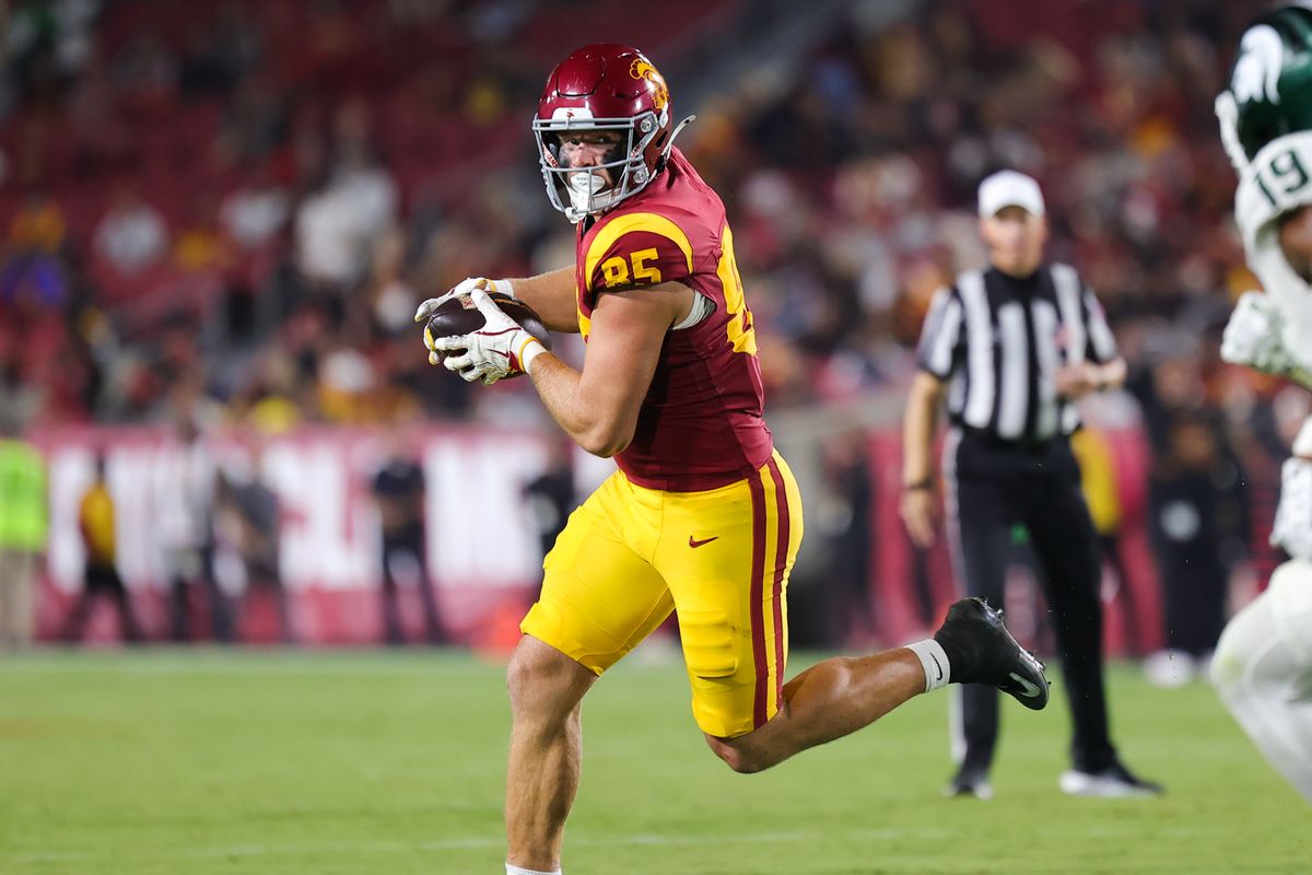 #85 Walker Lyons of USC carries the football upfield during an NCAA football game against Michigan State, September 20, 2025 in Los Angeles, CA.