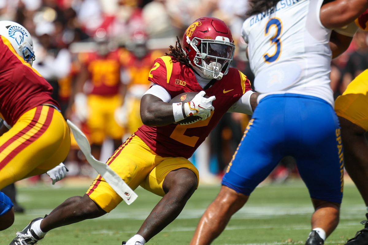 USC Trojan RB Waymond Jordan (2) runs with the football during an NCAA football game agains the San Jose State Spartans on August 29, 2026 in Los Angeles, CA. USC Trojan RB Waymond Jordan (2) runs with the football during an NCAA football game agains the San Jose State Spartans on August 29, 2026 in Los Angeles, CA.