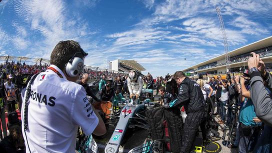 F1 star Lewis Hamilton credits halo for saving his life in crash (Auto Racing)