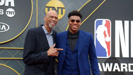 NBA's Kareem Abdul-Jabbar award finalists include Steph Curry, Chris Paul (NBA)