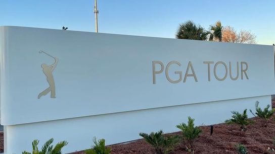 Caddie of amateur player collapses at Pebble Beach Pro-Am, hospitalized (Golf)