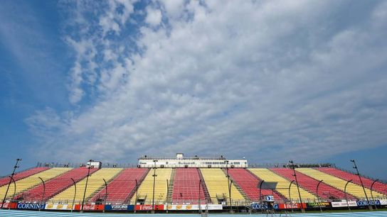 Mitchell deJong wraps up eNASCAR playoff berth with win (Esports)